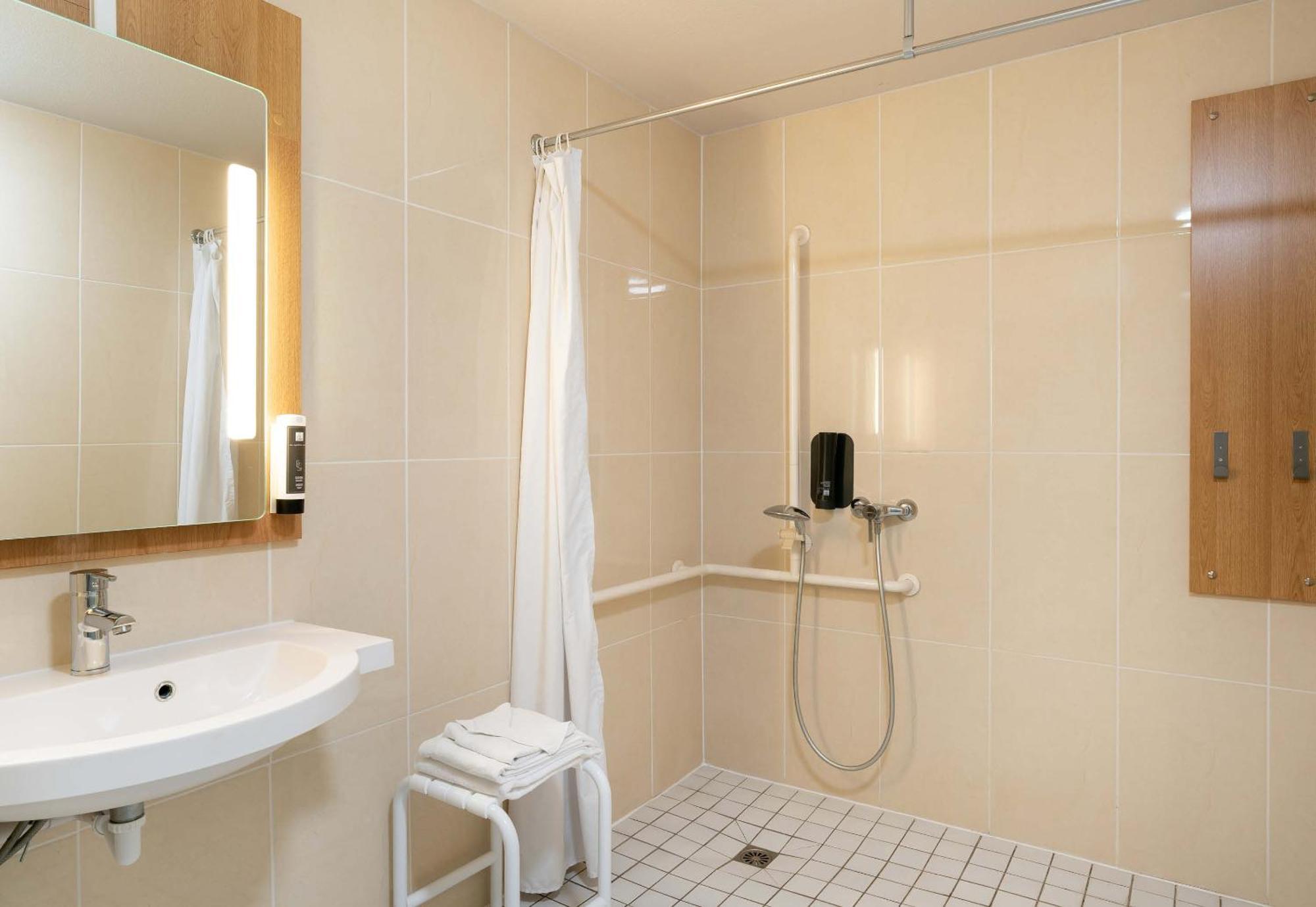B&B Hotel Auray Carnac Екстериор снимка